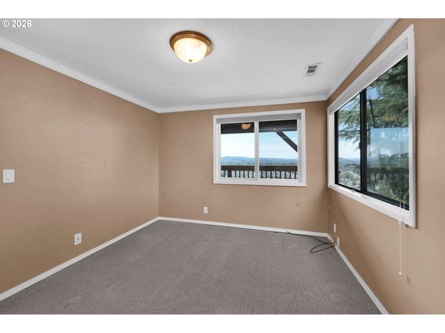 952 SUMMIT Blvd, Springfield, OR 97477