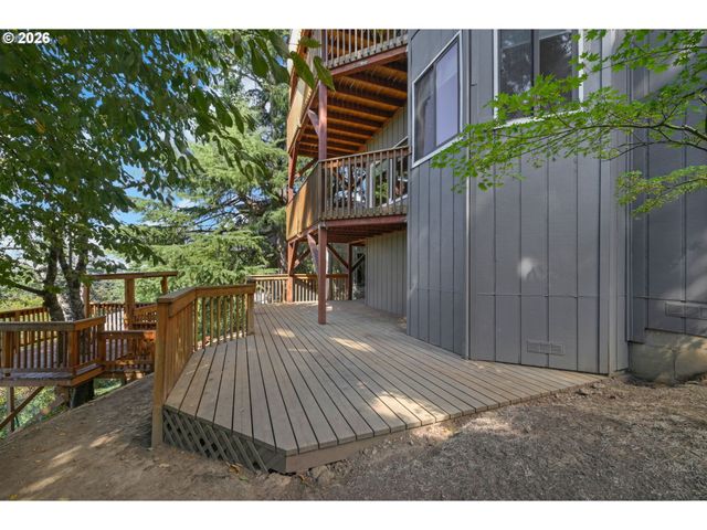 952 SUMMIT Blvd, Springfield, OR 97477