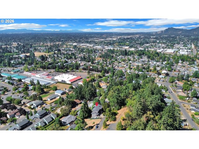 952 SUMMIT Blvd, Springfield, OR 97477