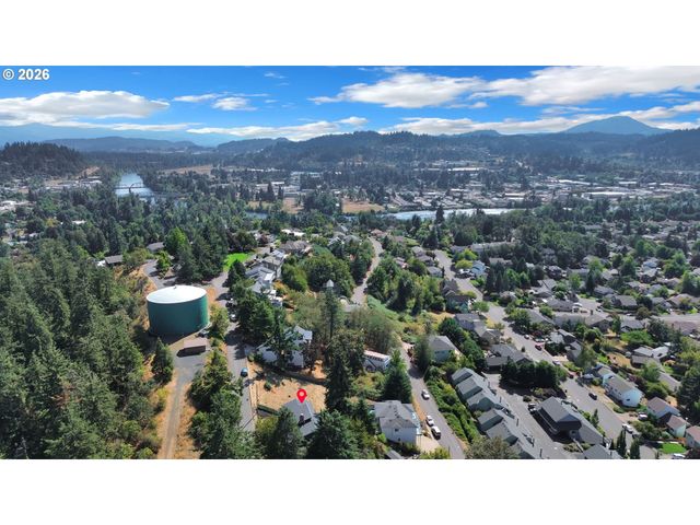 952 SUMMIT Blvd, Springfield, OR 97477