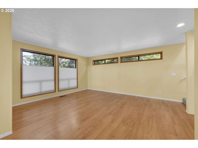 952 SUMMIT Blvd, Springfield, OR 97477