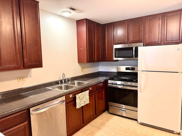 2264 Abbeywood Drive A, Lisle, IL 60532