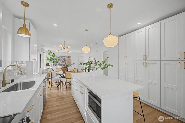 8844 16th Avenue SW, Seattle, WA 98106