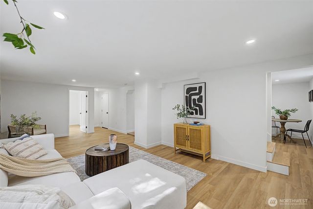 8844 16th Avenue SW, Seattle, WA 98106