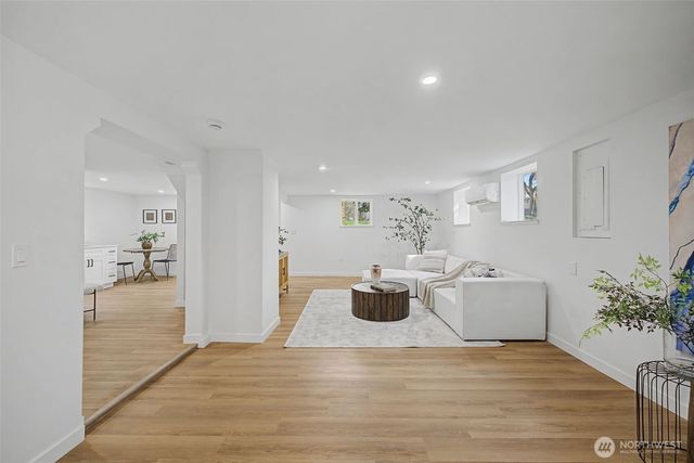 8844 16th Avenue SW, Seattle, WA 98106