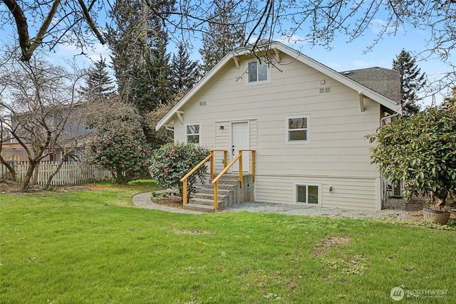 8844 16th Avenue SW, Seattle, WA 98106