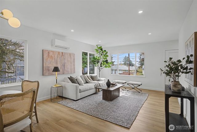 8844 16th Avenue SW, Seattle, WA 98106