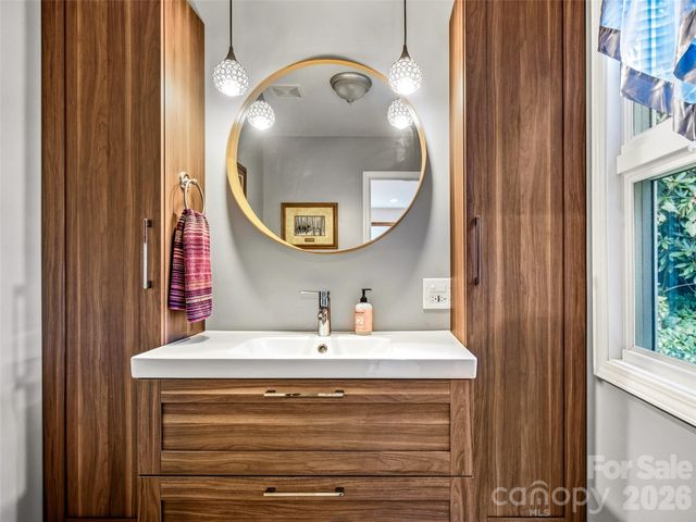 252 Middlemount Road, Pisgah Forest, NC 28768