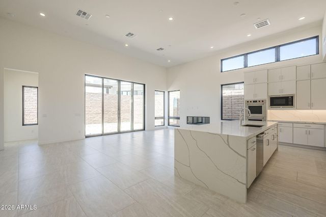 14125 E HIGHLAND Avenue, Fountain Hills, AZ 85268