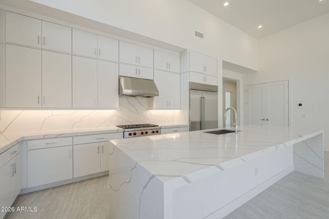 14125 E HIGHLAND Avenue, Fountain Hills, AZ 85268