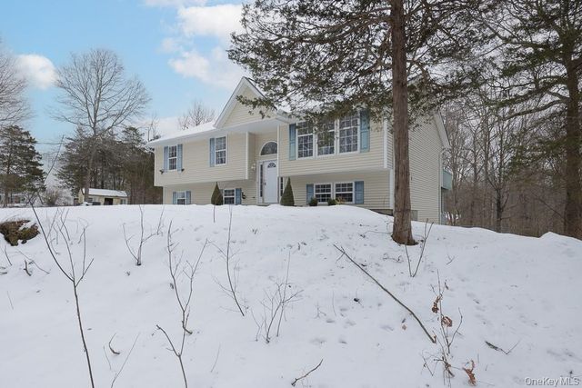 600 Twin Arch Road, Rock Tavern, NY 12575