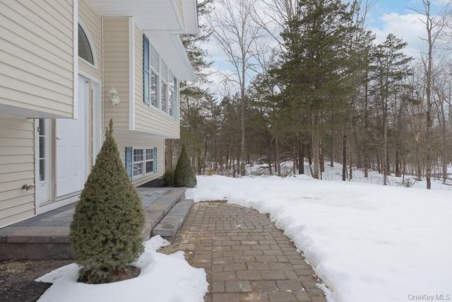 600 Twin Arch Road, Rock Tavern, NY 12575