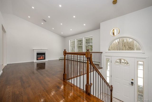 600 Twin Arch Road, Rock Tavern, NY 12575