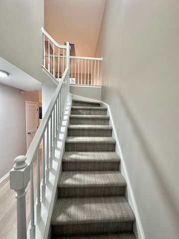 652 E Whispering Oaks Court 652, Palatine, IL 60074