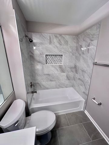 652 E Whispering Oaks Court 652, Palatine, IL 60074