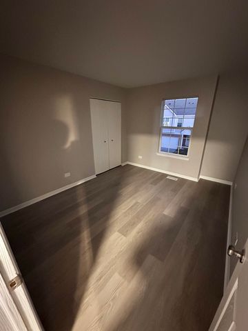 652 E Whispering Oaks Court 652, Palatine, IL 60074