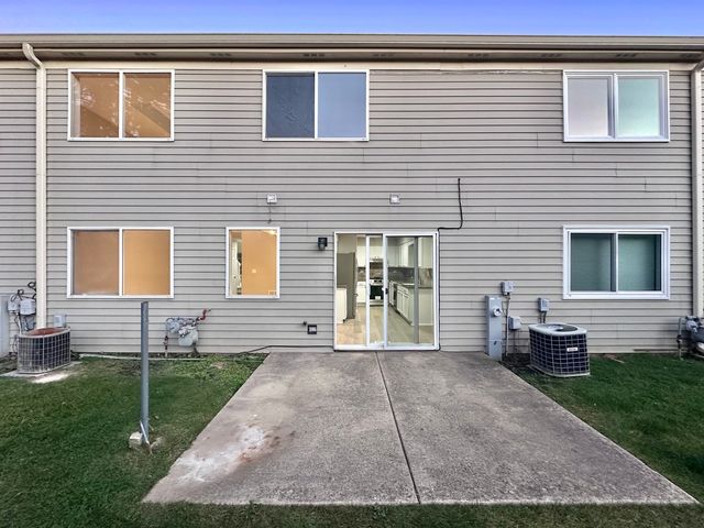 652 E Whispering Oaks Court 652, Palatine, IL 60074