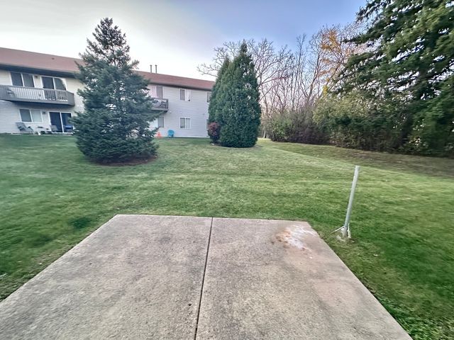 652 E Whispering Oaks Court 652, Palatine, IL 60074