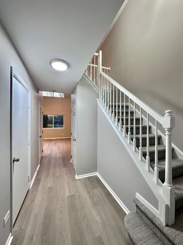 652 E Whispering Oaks Court 652, Palatine, IL 60074