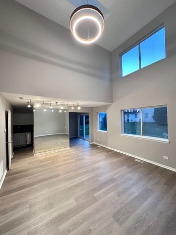 652 E Whispering Oaks Court 652, Palatine, IL 60074