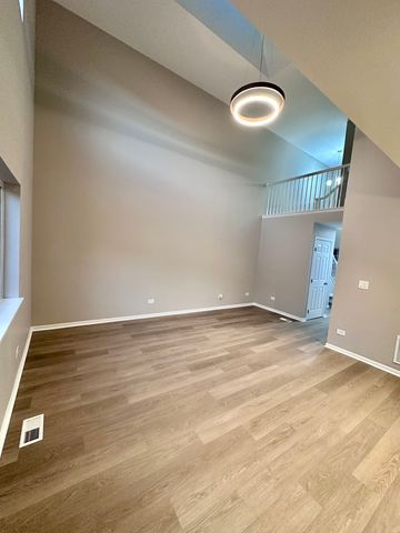 652 E Whispering Oaks Court 652, Palatine, IL 60074