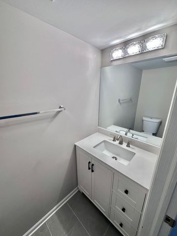 652 E Whispering Oaks Court 652, Palatine, IL 60074