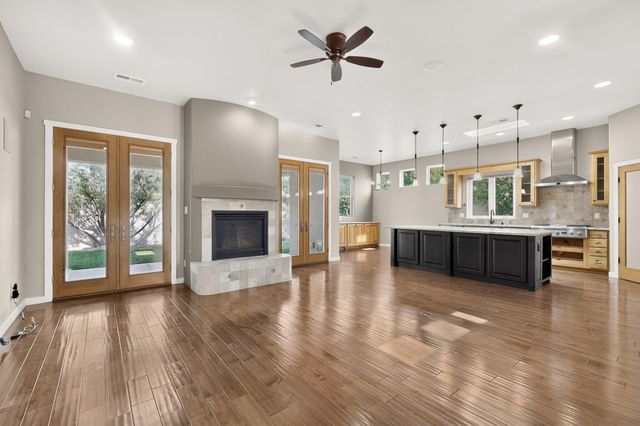 632 Bosque Verde Lane NW, Albuquerque, NM 87104
