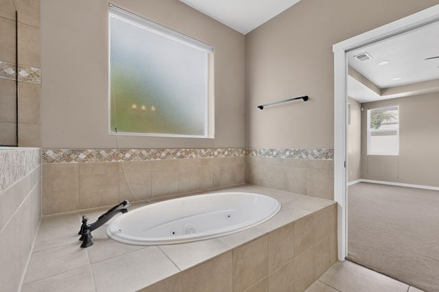632 Bosque Verde Lane NW, Albuquerque, NM 87104
