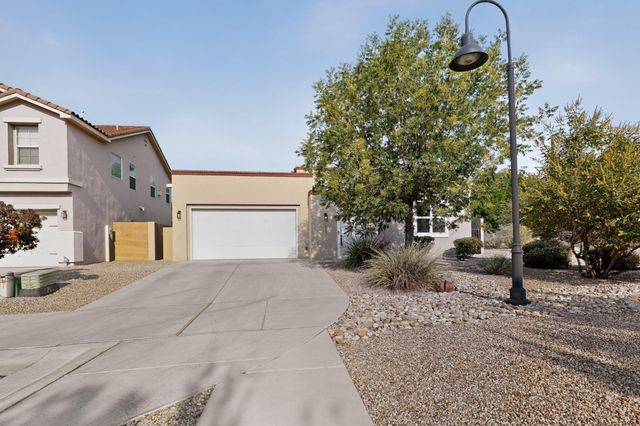 632 Bosque Verde Lane NW, Albuquerque, NM 87104