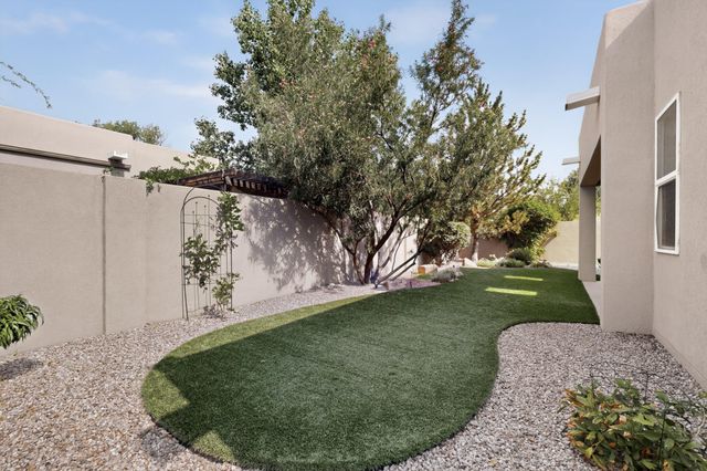 632 Bosque Verde Lane NW, Albuquerque, NM 87104