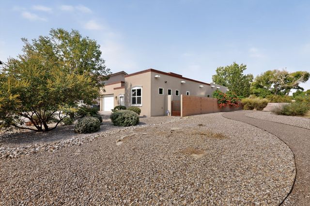 632 Bosque Verde Lane NW, Albuquerque, NM 87104