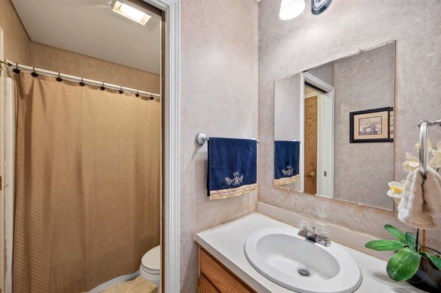 585 Beaconsfield Avenue, Naperville, IL 60565