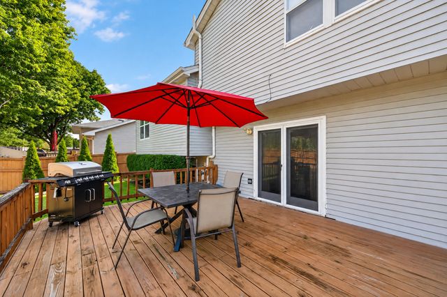 585 Beaconsfield Avenue, Naperville, IL 60565