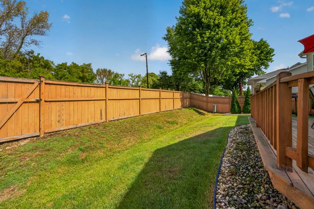 585 Beaconsfield Avenue, Naperville, IL 60565
