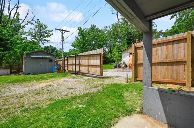 919 Walnut Street, Leavenworth, KS 66048