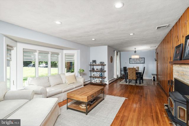 53 RICHARDSON RD, Robbinsville, NJ 08691