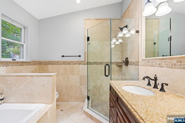 477 Undercliff Avenue, Edgewater, NJ 07020