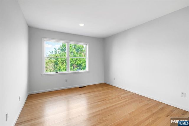 477 Undercliff Avenue, Edgewater, NJ 07020
