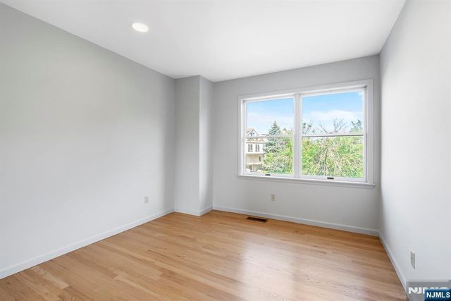 477 Undercliff Avenue, Edgewater, NJ 07020