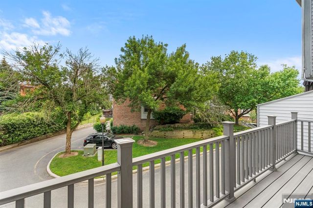477 Undercliff Avenue, Edgewater, NJ 07020