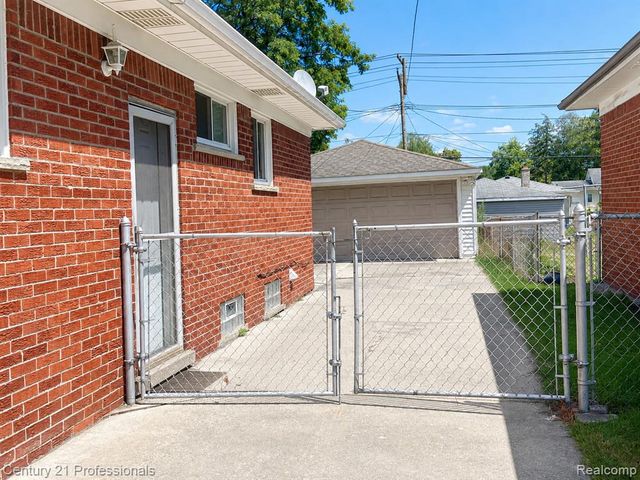 9614 Garfield, Redford, MI 48239