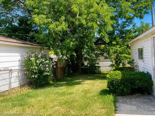9614 Garfield, Redford, MI 48239