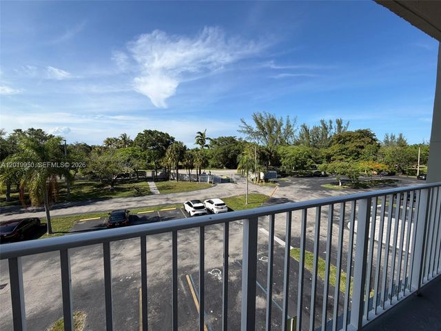 8200 SW 210th St 213, Cutler Bay, FL 33189