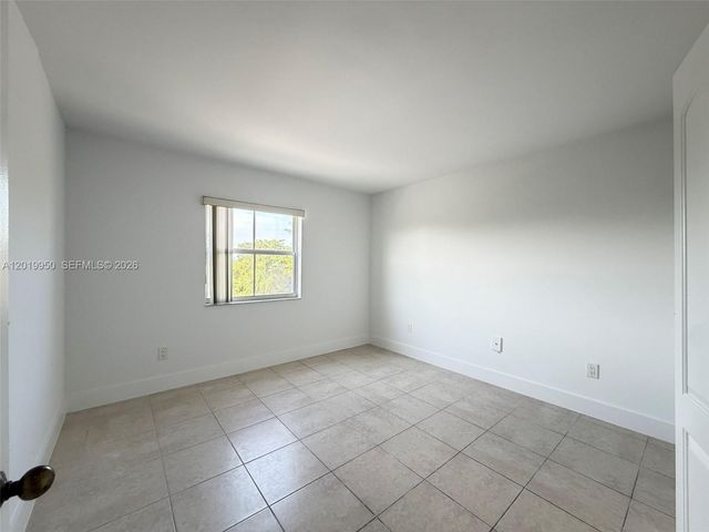 8200 SW 210th St 213, Cutler Bay, FL 33189