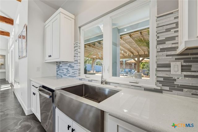 223 Oak Shores Drive, Canyon Lake, TX 78133