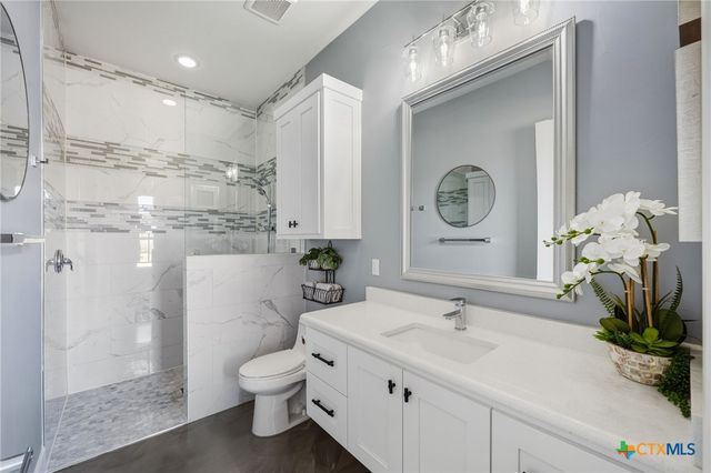 223 Oak Shores Drive, Canyon Lake, TX 78133