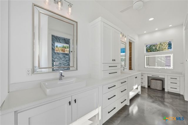 223 Oak Shores Drive, Canyon Lake, TX 78133