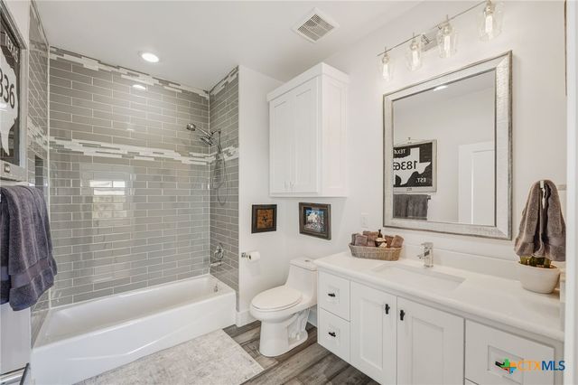 223 Oak Shores Drive, Canyon Lake, TX 78133