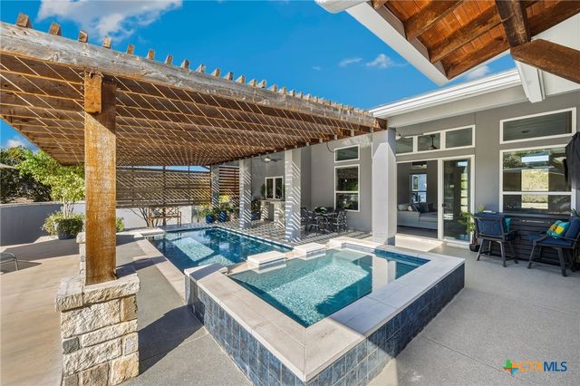 223 Oak Shores Drive, Canyon Lake, TX 78133