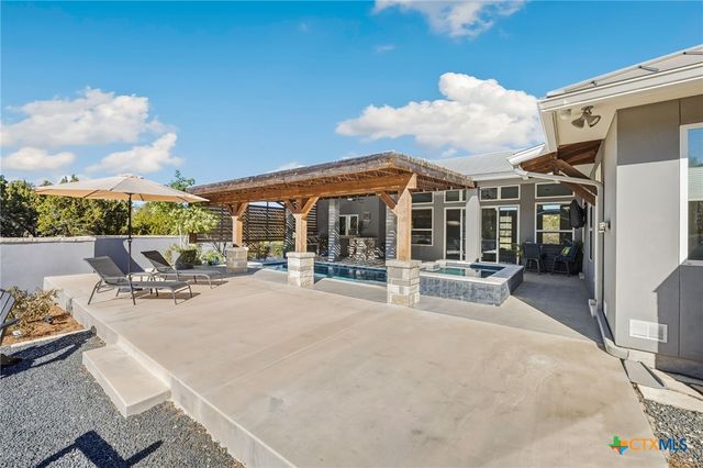 223 Oak Shores Drive, Canyon Lake, TX 78133